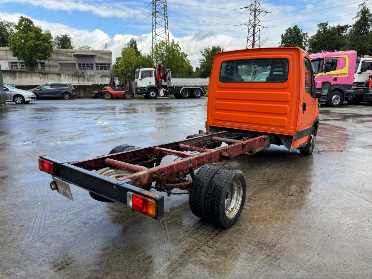IVECO 35C12 4x2 - Châssis cabine: photos 4 IVECO 35C12 4x2 - Châssis cabine: photos 4