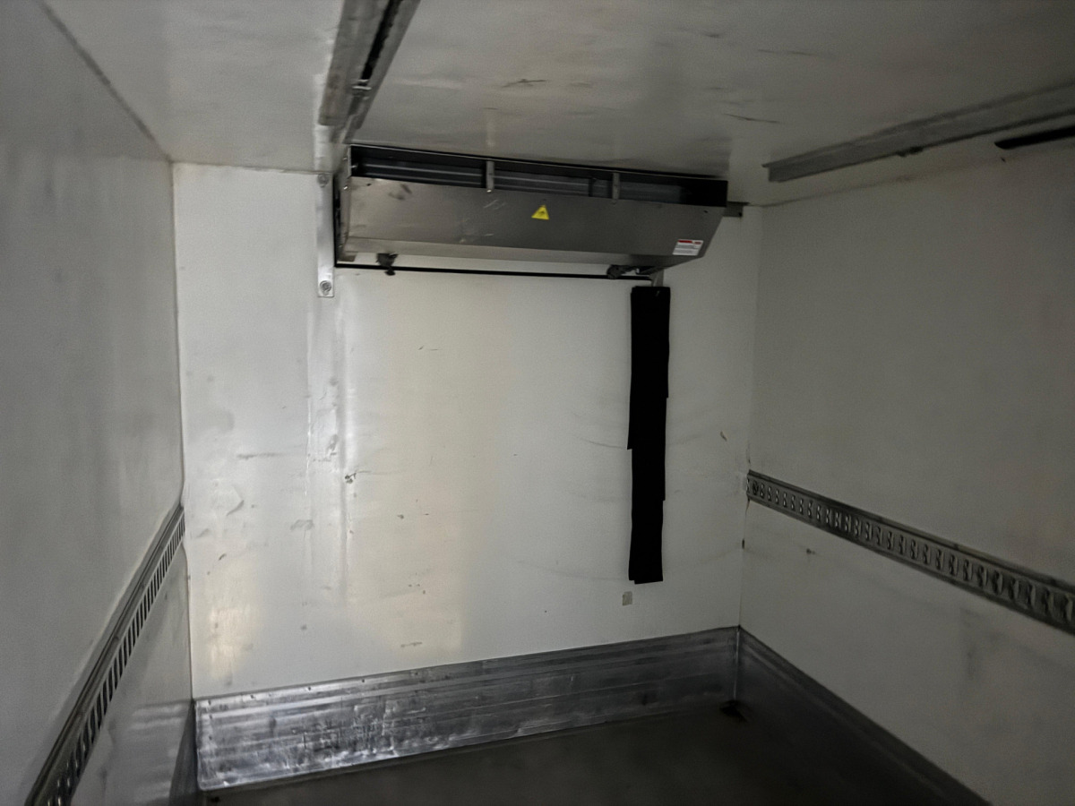 Camion frigorifique MITSUBISHI Fuso 7C18 Tiefkühler Carrier Supra 550: photos 18 Camion frigorifique MITSUBISHI Fuso 7C18 Tiefkühler Carrier Supra 550: photos 18