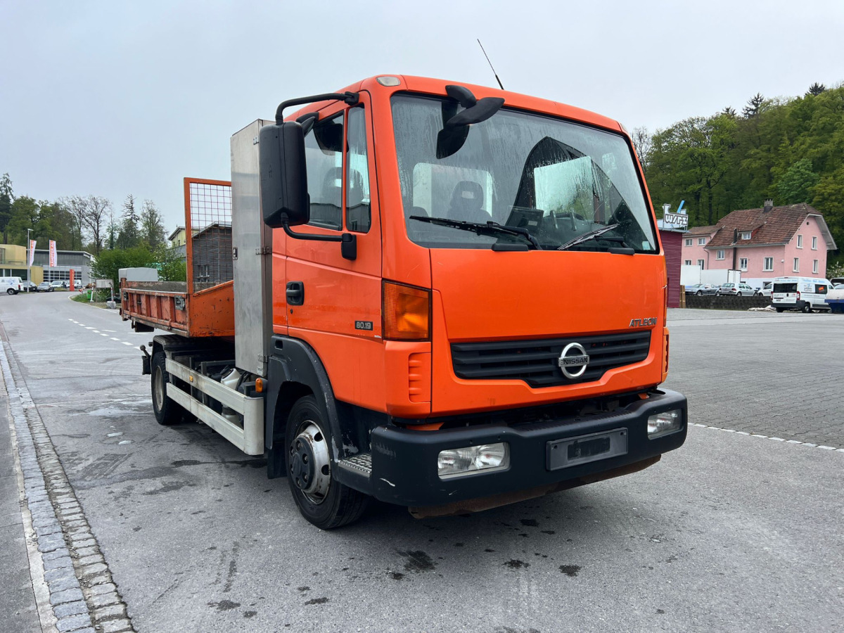 NISSAN Atleon 80.19 4x2 Hooklift - Camion ampliroll: photos 4 NISSAN Atleon 80.19 4x2 Hooklift - Camion ampliroll: photos 4