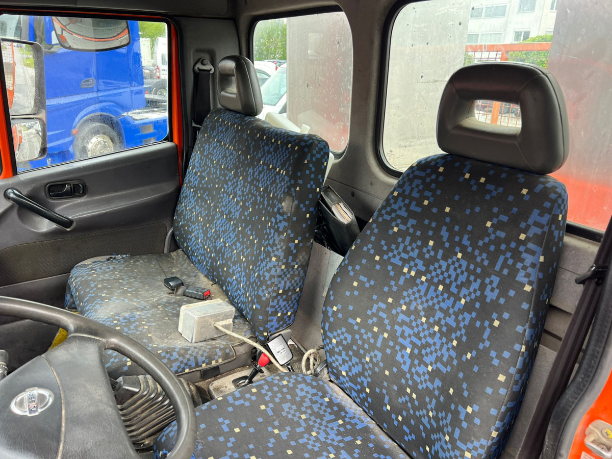 Camion ampliroll NISSAN Atleon 80.19 4x2 Hooklift: photos 14