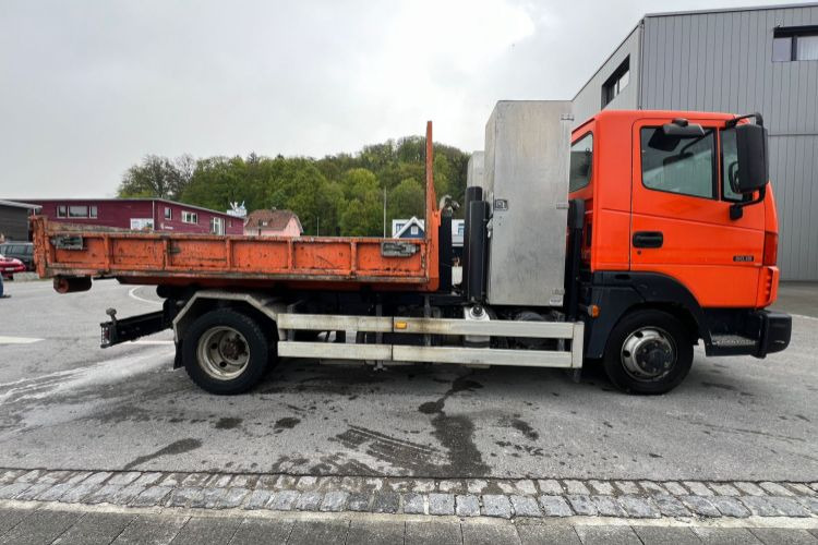 Nissan Atleon 80.19 4x2 Hooklift - Camion ampliroll: photos 5 Nissan Atleon 80.19 4x2 Hooklift - Camion ampliroll: photos 5