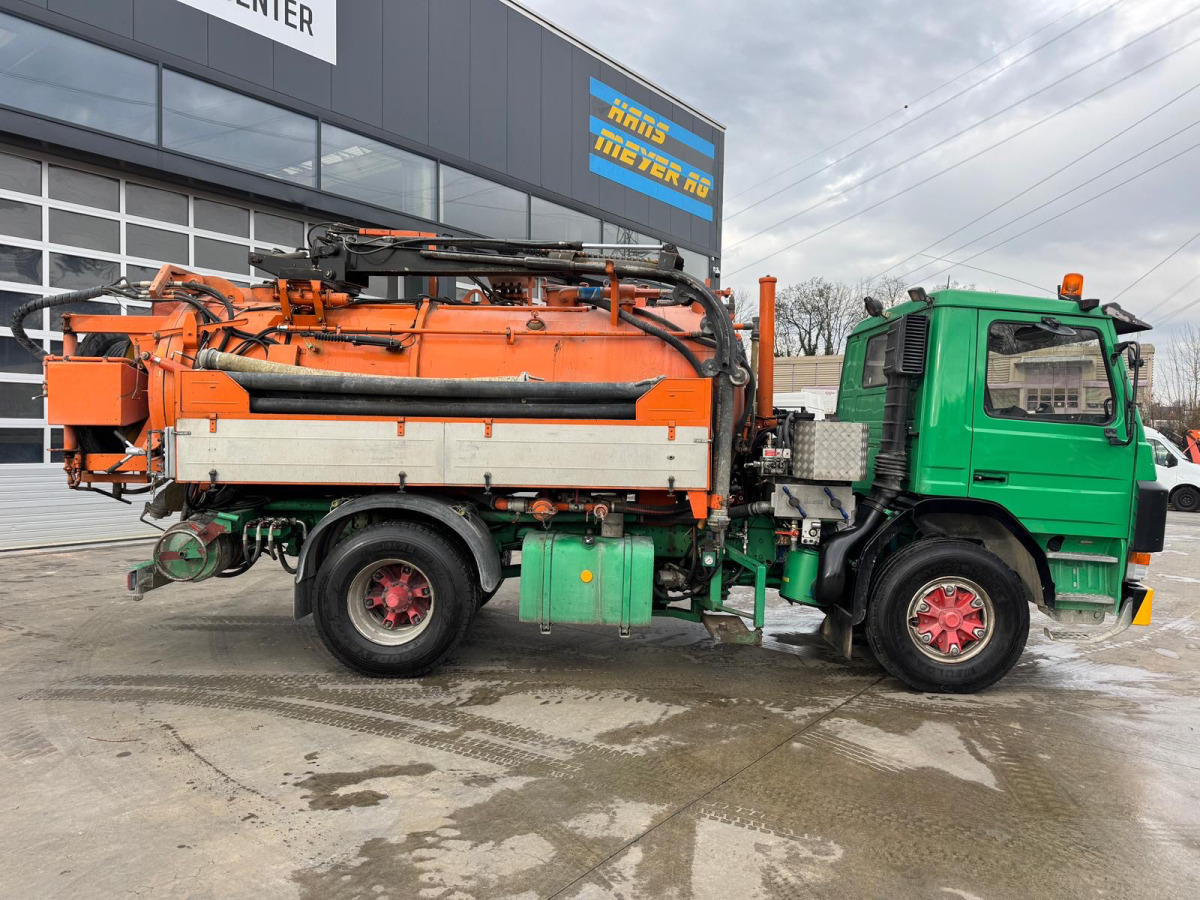 SCANIA 113 4x2 Kaiser Saugwagen - Camion hydrocureur: photos 4 SCANIA 113 4x2 Kaiser Saugwagen - Camion hydrocureur: photos 4