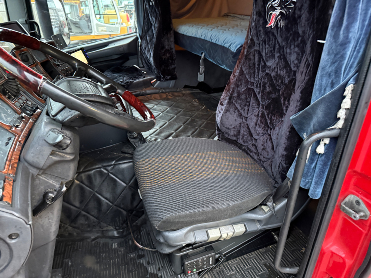Crédit-bail de SCANIA 164 580 V8 4x2 SCANIA 164 580 V8 4x2: photos 12 Crédit-bail de SCANIA 164 580 V8 4x2 SCANIA 164 580 V8 4x2: photos 12