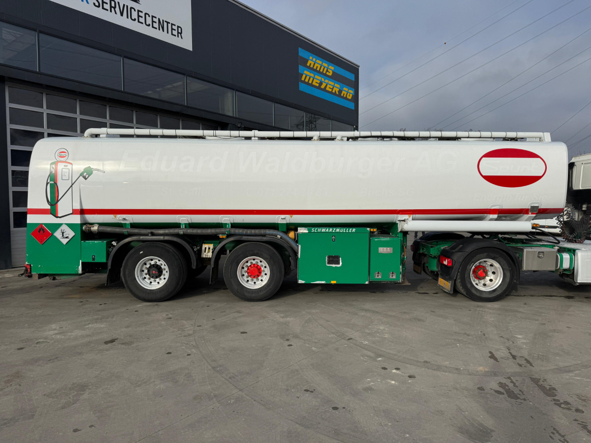 SCHWARZMÜLLER Tank 32'770L 3 Kammern - Semi-remorque citerne: photos 3 SCHWARZMÜLLER Tank 32'770L 3 Kammern - Semi-remorque citerne: photos 3