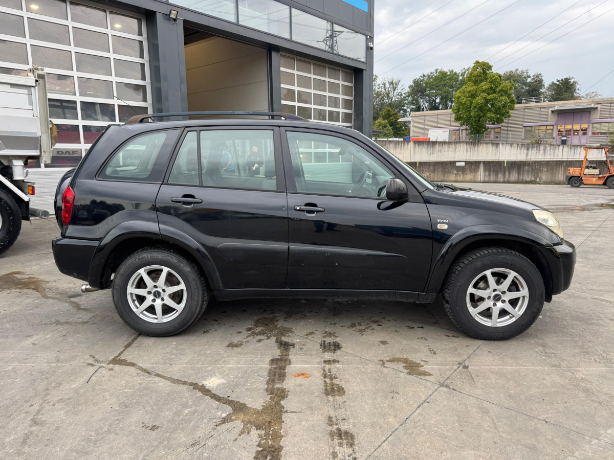 TOYOTA RAV4 2.0 4x4 - Voiture: photos 3 TOYOTA RAV4 2.0 4x4 - Voiture: photos 3