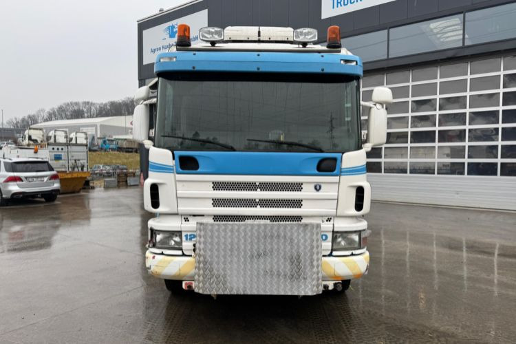 Scania 420 4x4 - Tracteur routier: photos 2 Scania 420 4x4 - Tracteur routier: photos 2