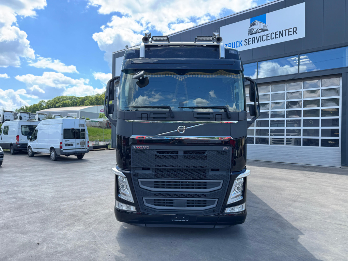 VOLVO FH-540 6x2 - Camion à rideaux coulissants: photos 2 VOLVO FH-540 6x2 - Camion à rideaux coulissants: photos 2