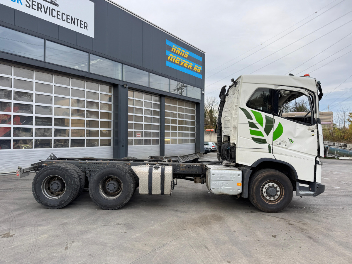 VOLVO FH16-650 6x6 X-Track Unfall - Châssis cabine: photos 4 VOLVO FH16-650 6x6 X-Track Unfall - Châssis cabine: photos 4