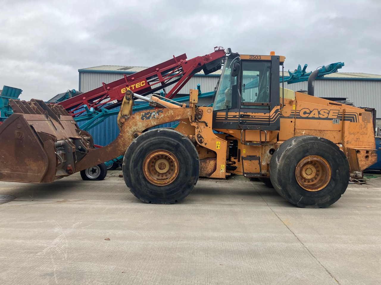 CASE 821C - Chargeuse sur pneus: photos 1 CASE 821C - Chargeuse sur pneus: photos 1