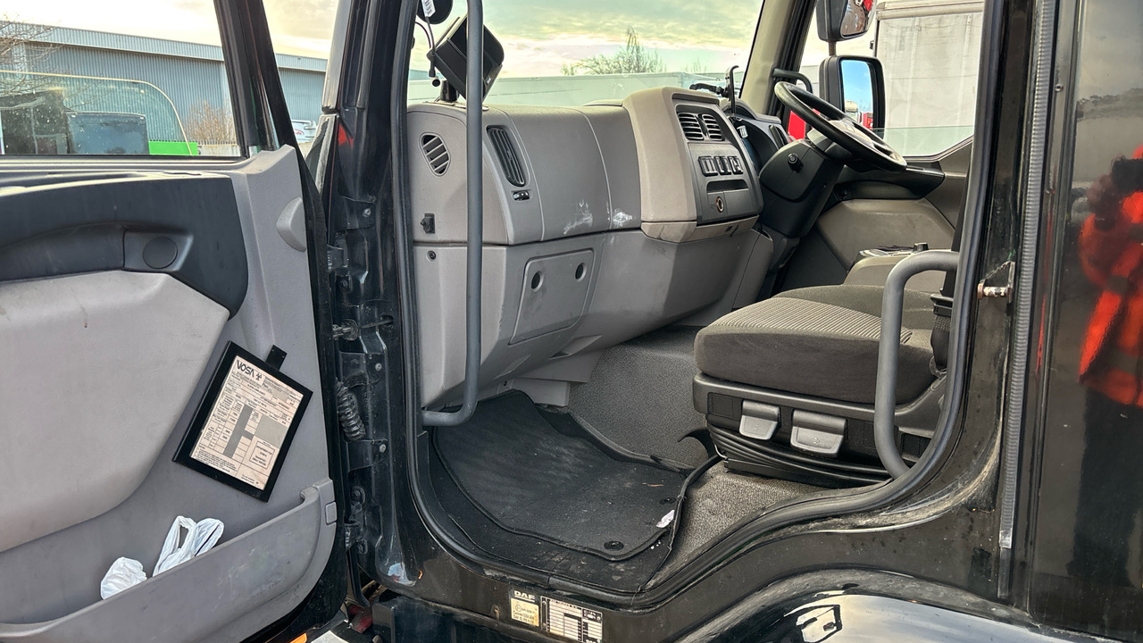 Camion à rideaux coulissants DAF LF 150: photos 10 Camion à rideaux coulissants DAF LF 150: photos 10