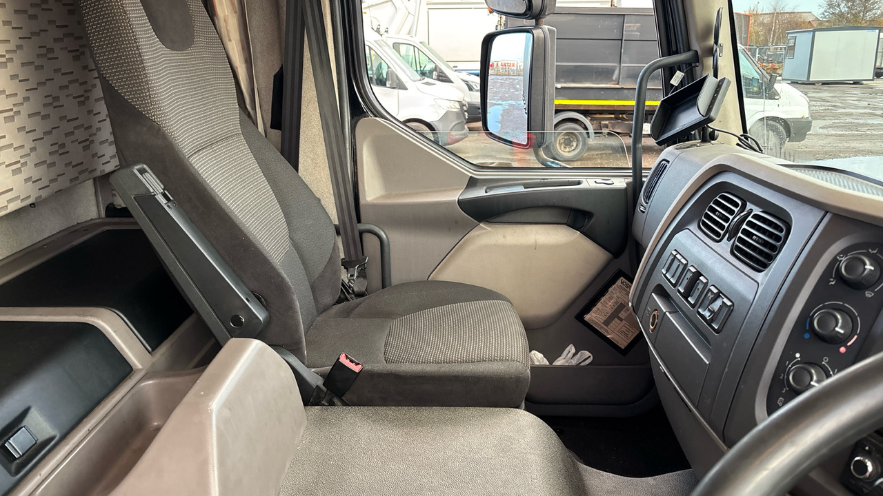 Camion à rideaux coulissants DAF LF 150: photos 8 Camion à rideaux coulissants DAF LF 150: photos 8