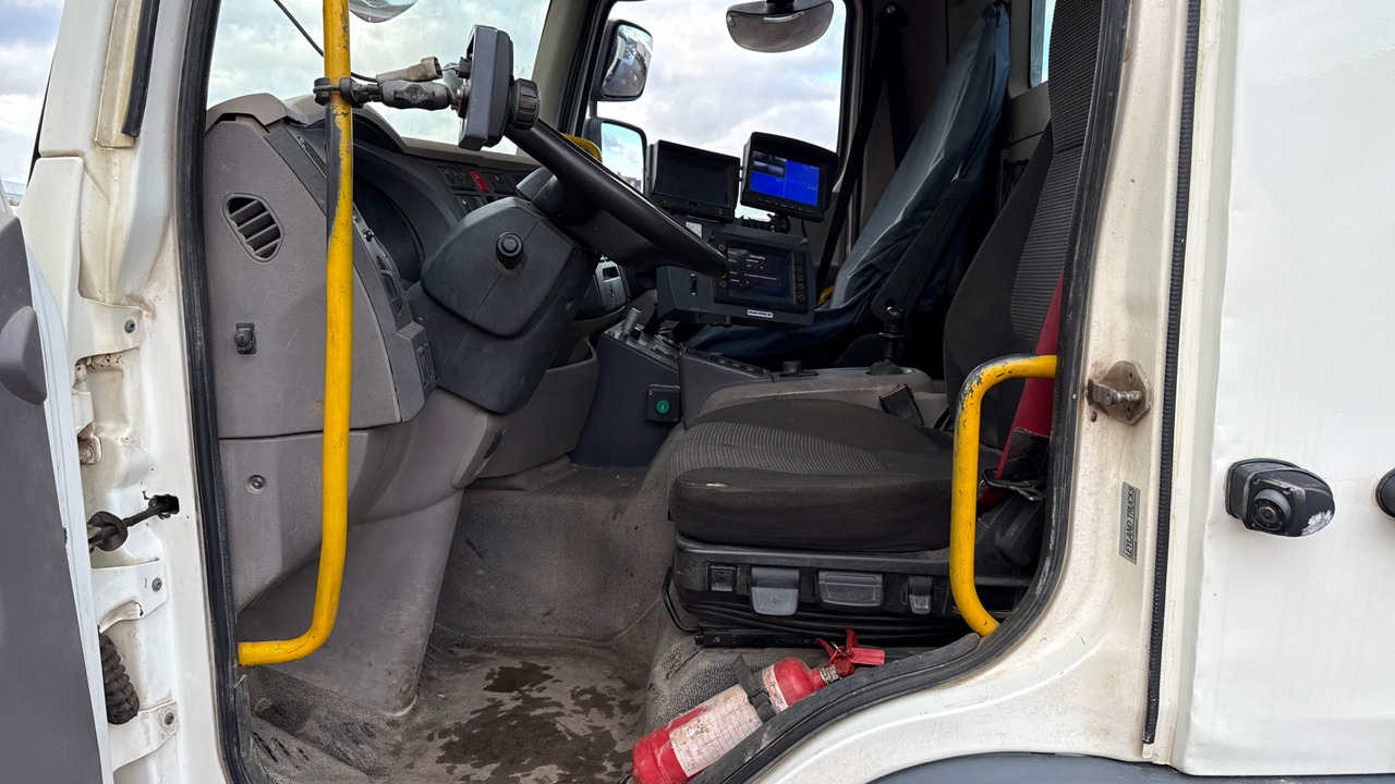 DAF LF 220 - Balayeuse de voirie: photos 5 DAF LF 220 - Balayeuse de voirie: photos 5