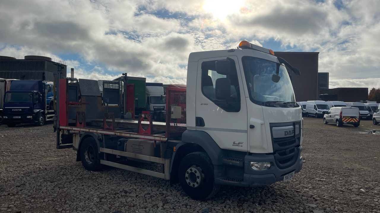 DAF LF 230 - Camion plateau: photos 1 DAF LF 230 - Camion plateau: photos 1