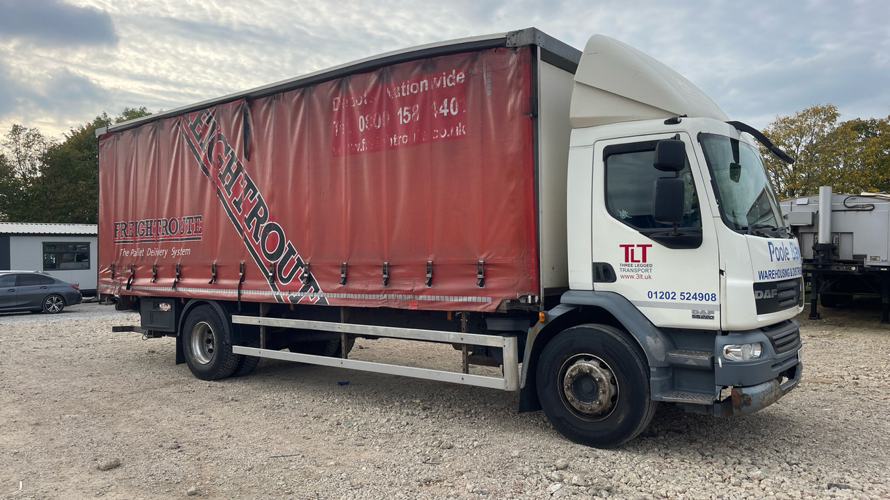 Daf LF 55.220 - Camion à rideaux coulissants: photos 1 Daf LF 55.220 - Camion à rideaux coulissants: photos 1