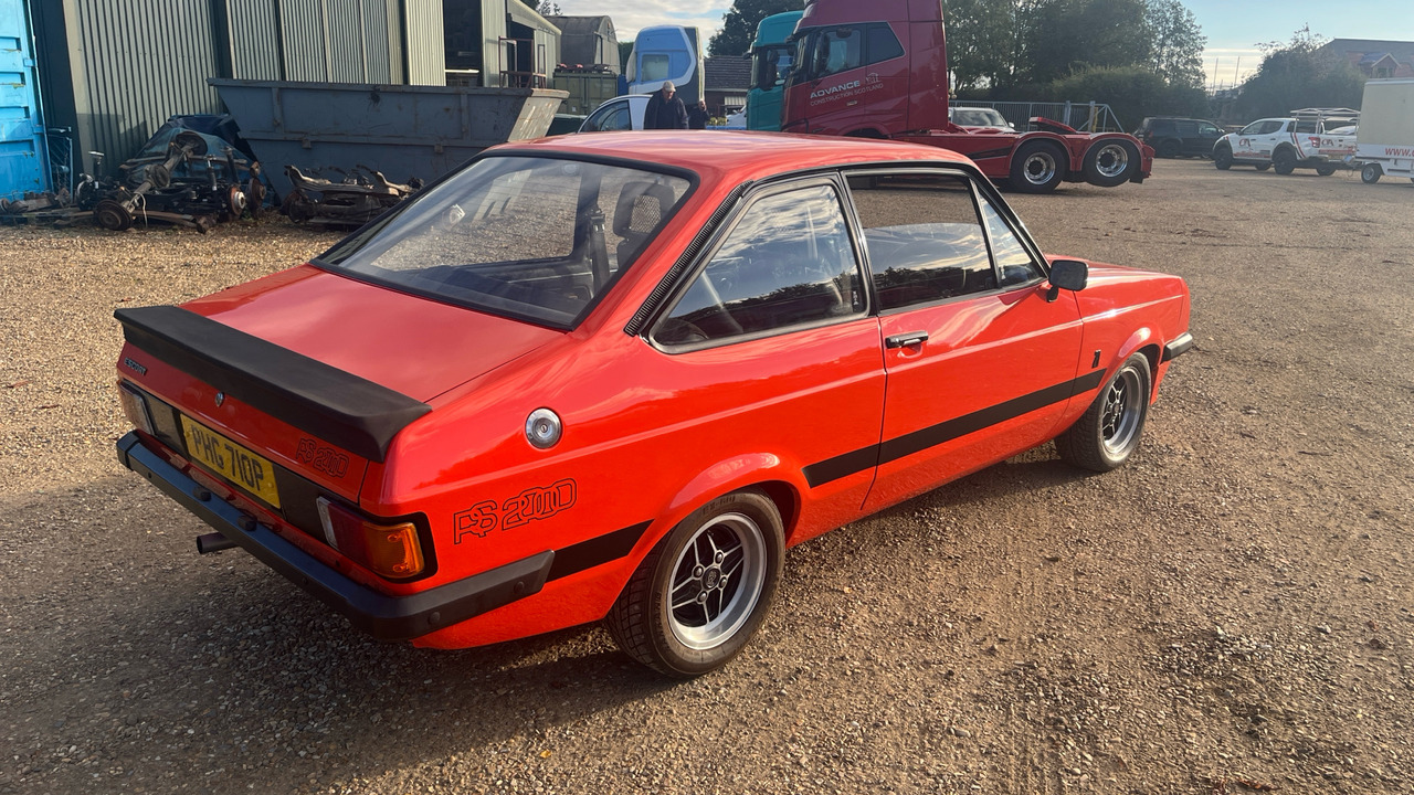 FORD ESCORT RS 2000 - Berline: photos 4 FORD ESCORT RS 2000 - Berline: photos 4