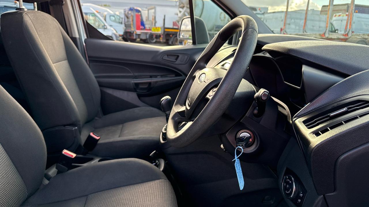 FORD GRAND TOURNEO CONNECT 1.5 TDCI - Voiture: photos 5 FORD GRAND TOURNEO CONNECT 1.5 TDCI - Voiture: photos 5