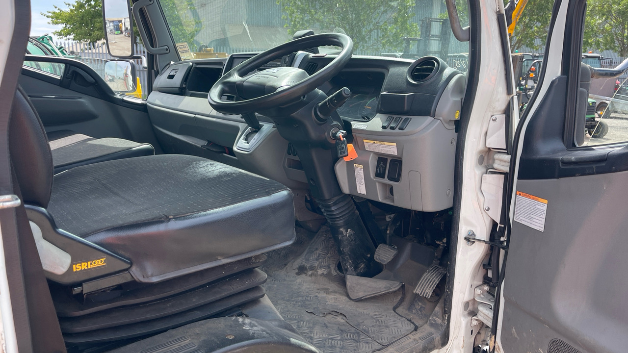 FUSO CANTER 7C18 - Remorqueuse: photos 5 FUSO CANTER 7C18 - Remorqueuse: photos 5