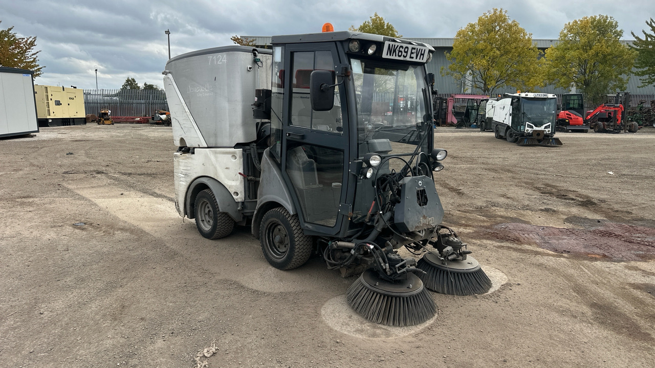 HAKO CITYMASTER 600 - Balayeuse de voirie: photos 1 HAKO CITYMASTER 600 - Balayeuse de voirie: photos 1