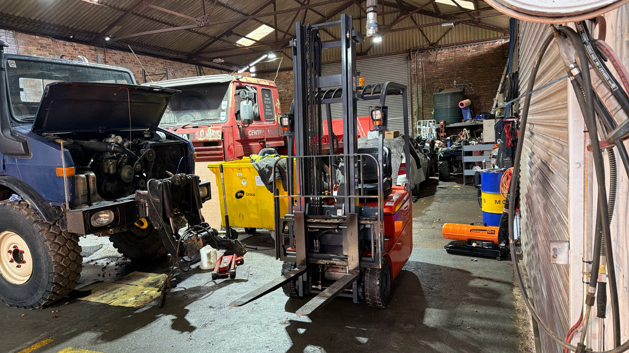 HELI FB315 - Chariot élévateur électrique: photos 2 HELI FB315 - Chariot élévateur électrique: photos 2