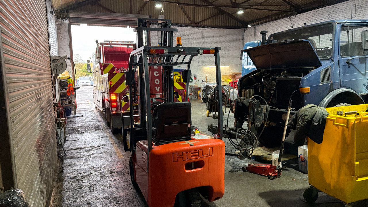 HELI FB315 - Chariot élévateur électrique: photos 3 HELI FB315 - Chariot élévateur électrique: photos 3