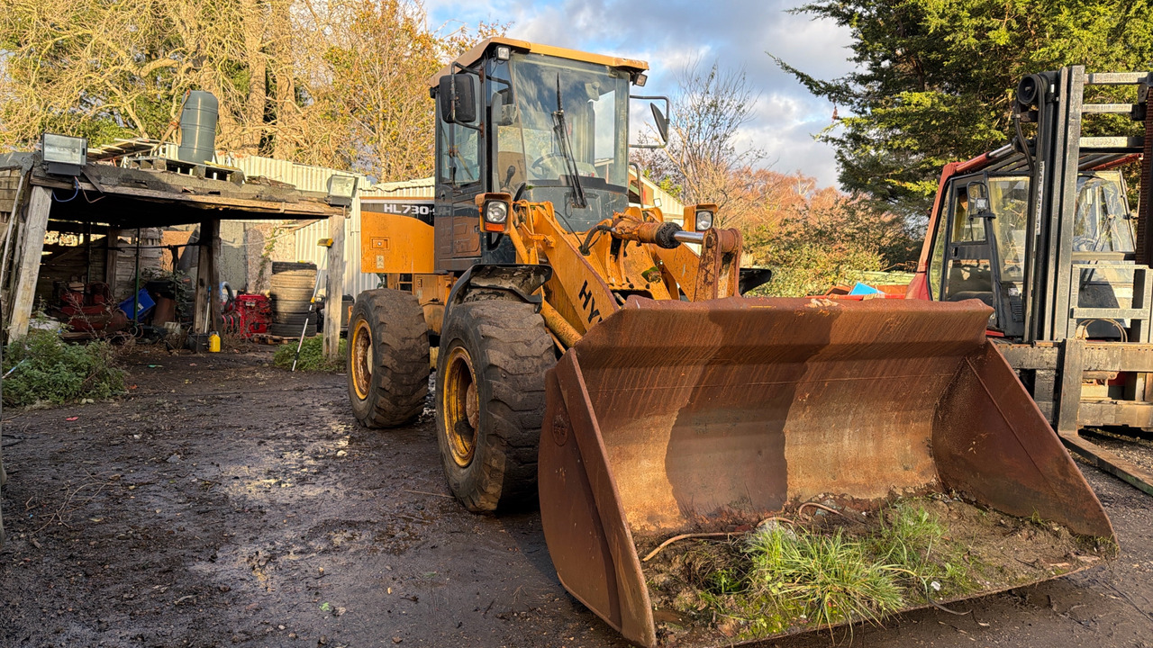 HYUNDAI HL73O-9 - Chargeuse sur pneus: photos 2 HYUNDAI HL73O-9 - Chargeuse sur pneus: photos 2