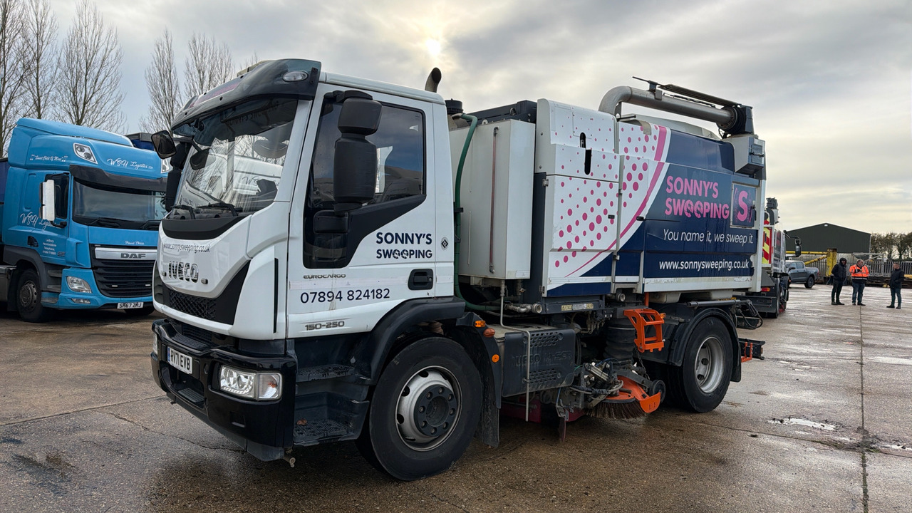 IVECO EUROCARGO 150-250 - Balayeuse de voirie: photos 2 IVECO EUROCARGO 150-250 - Balayeuse de voirie: photos 2