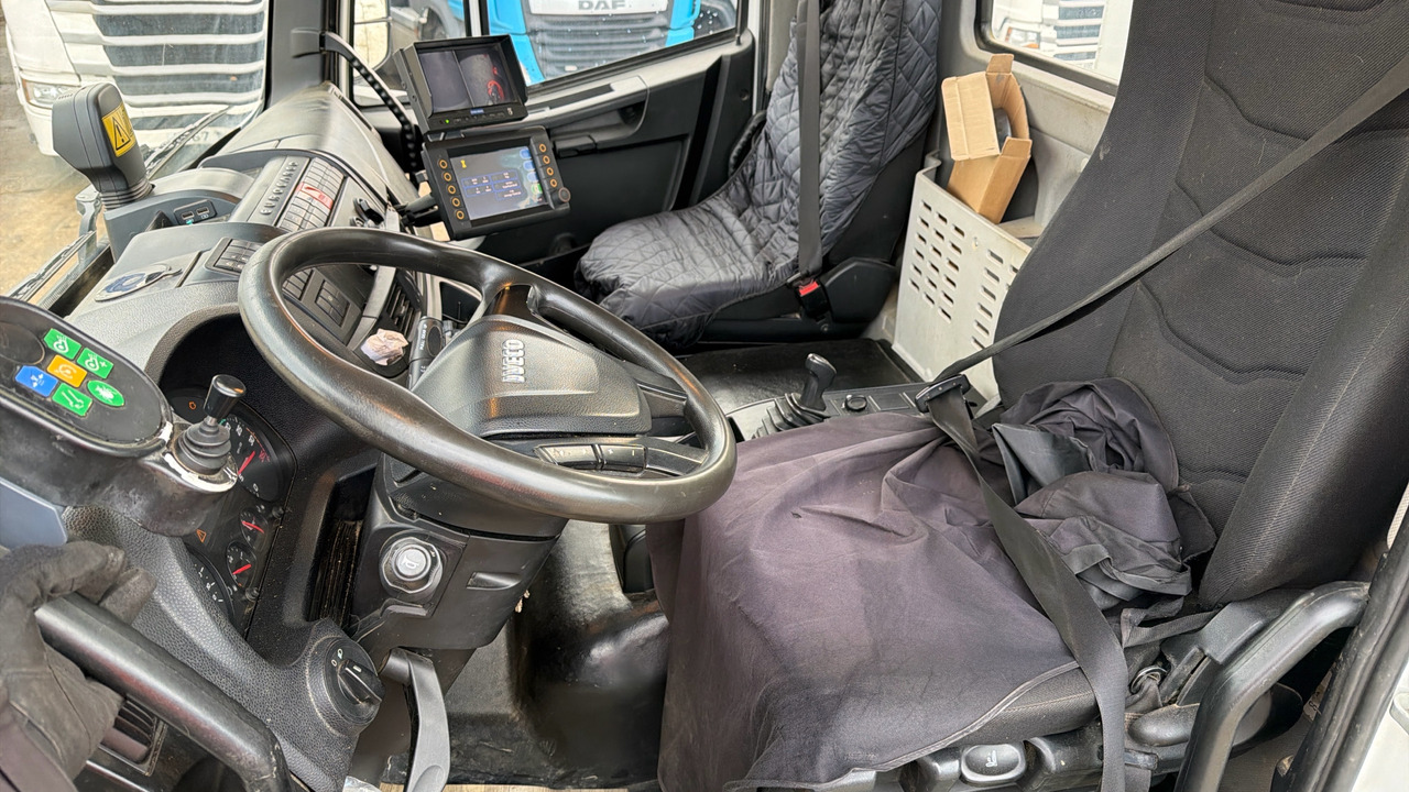 IVECO EUROCARGO 150-250 - Balayeuse de voirie: photos 5 IVECO EUROCARGO 150-250 - Balayeuse de voirie: photos 5