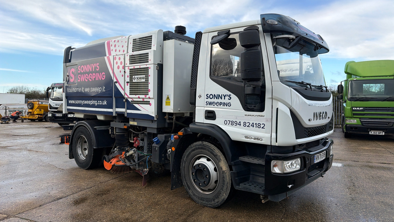 IVECO EUROCARGO 150-250 - Balayeuse de voirie: photos 1 IVECO EUROCARGO 150-250 - Balayeuse de voirie: photos 1