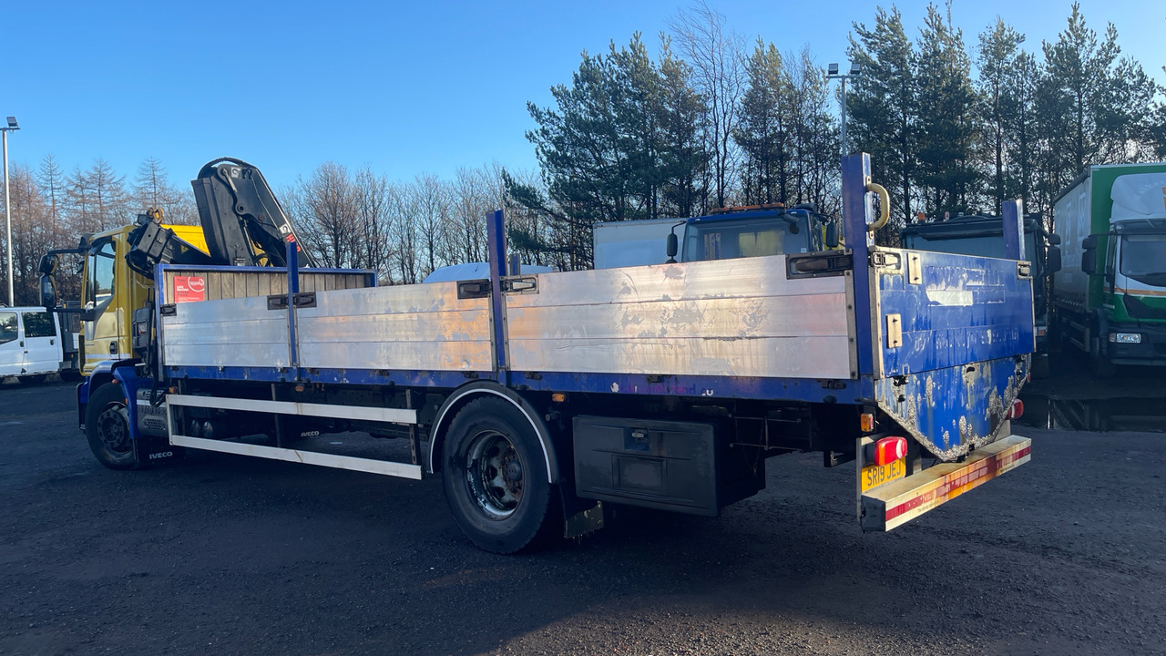 IVECO EUROCARGO 180-280 - Camion plateau, Camion grue: photos 3 IVECO EUROCARGO 180-280 - Camion plateau, Camion grue: photos 3