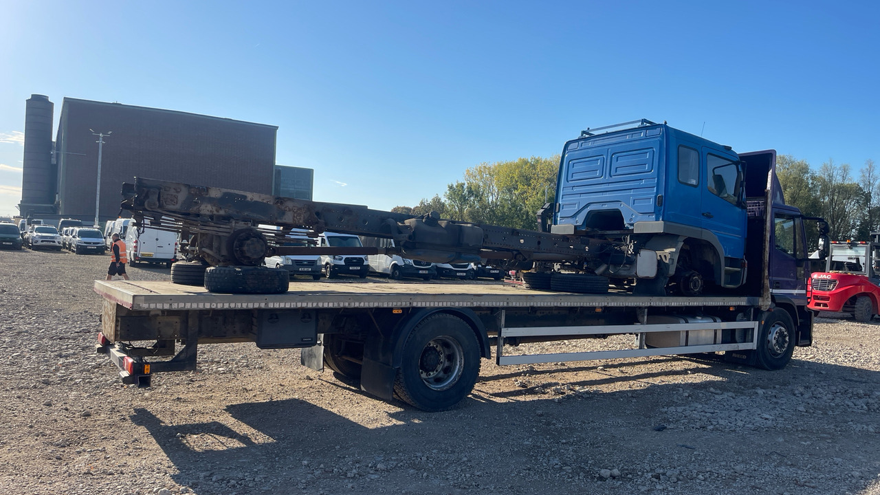 IVECO EUROCARGO 180E - Camion plateau: photos 4 IVECO EUROCARGO 180E - Camion plateau: photos 4