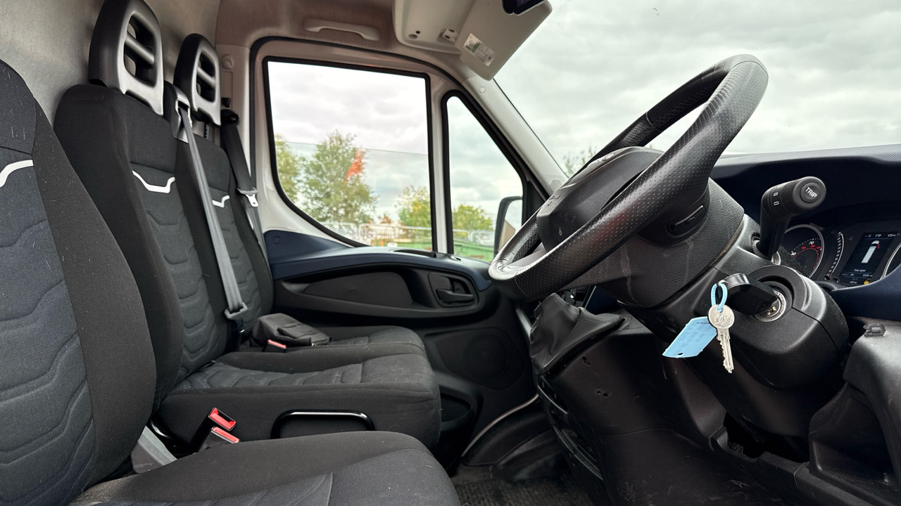 Iveco Daily 35-140 2.3 3520 WB - Fourgon utilitaire: photos 5 Iveco Daily 35-140 2.3 3520 WB - Fourgon utilitaire: photos 5