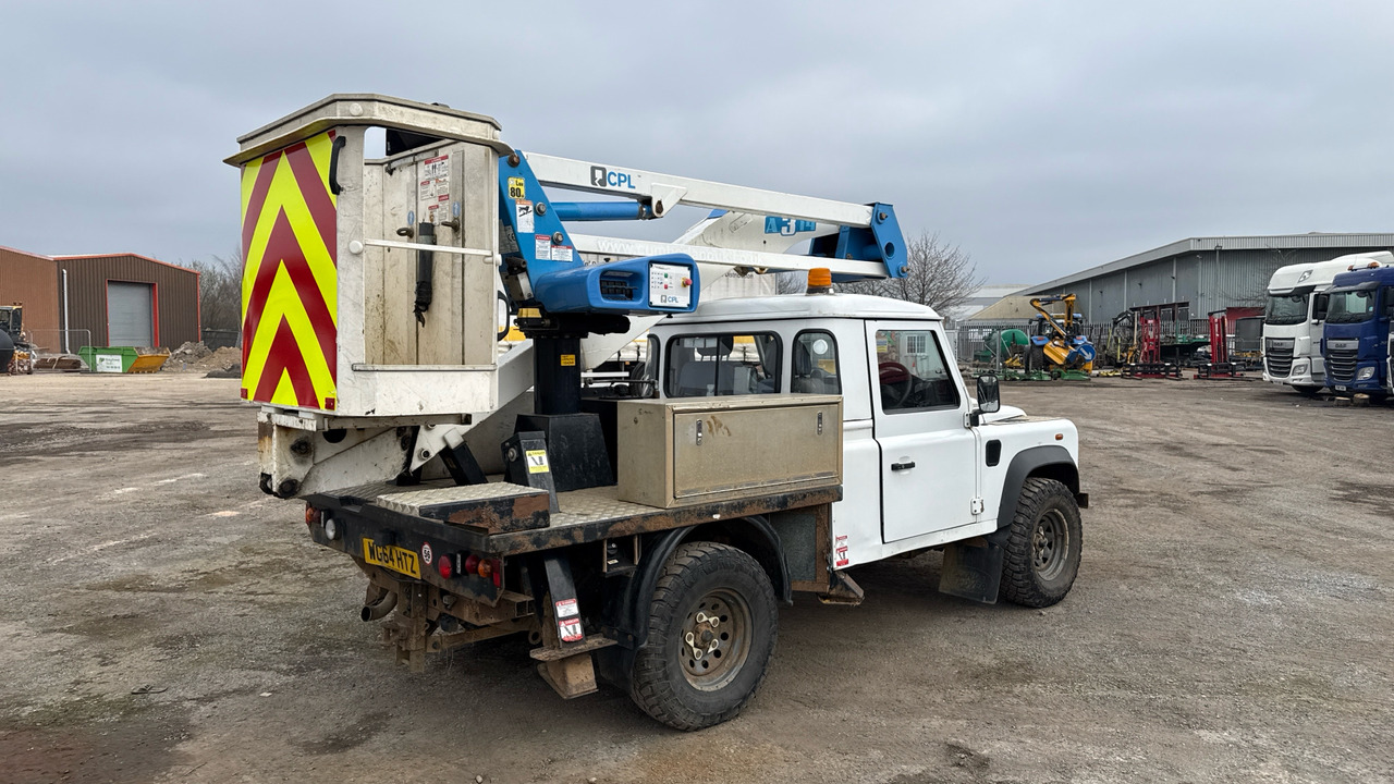 Land Rover Defender TDCi 2.2 - Camion avec nacelle: photos 4 Land Rover Defender TDCi 2.2 - Camion avec nacelle: photos 4