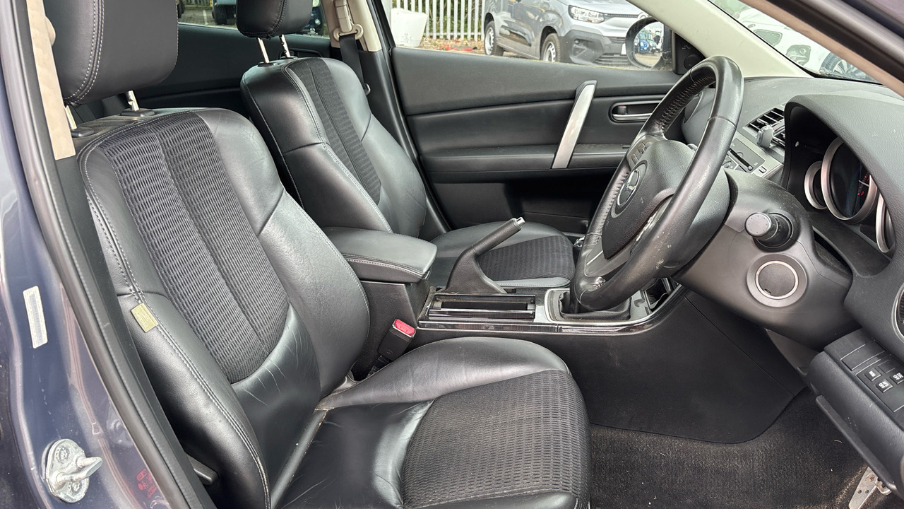 MAZDA 6 2.2D SPORT - Voiture à hayon: photos 5 MAZDA 6 2.2D SPORT - Voiture à hayon: photos 5