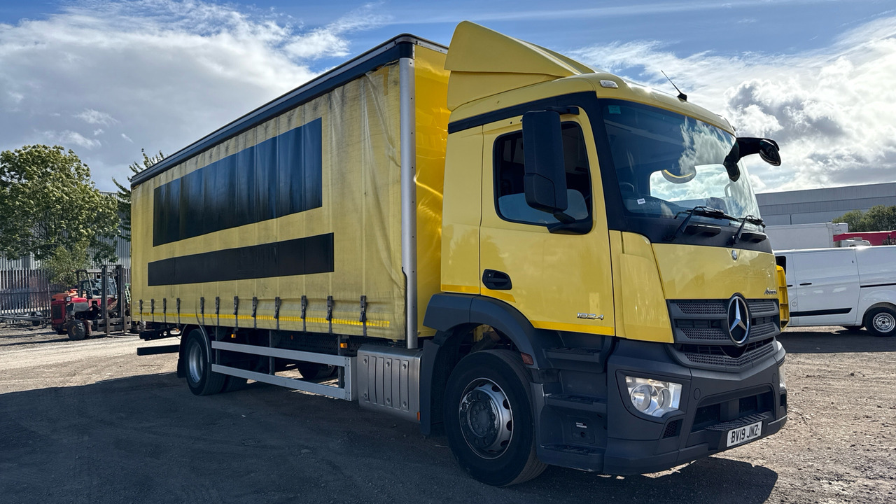 MERCEDES-BENZ ANTOS 1824 - Camion à rideaux coulissants: photos 1 MERCEDES-BENZ ANTOS 1824 - Camion à rideaux coulissants: photos 1