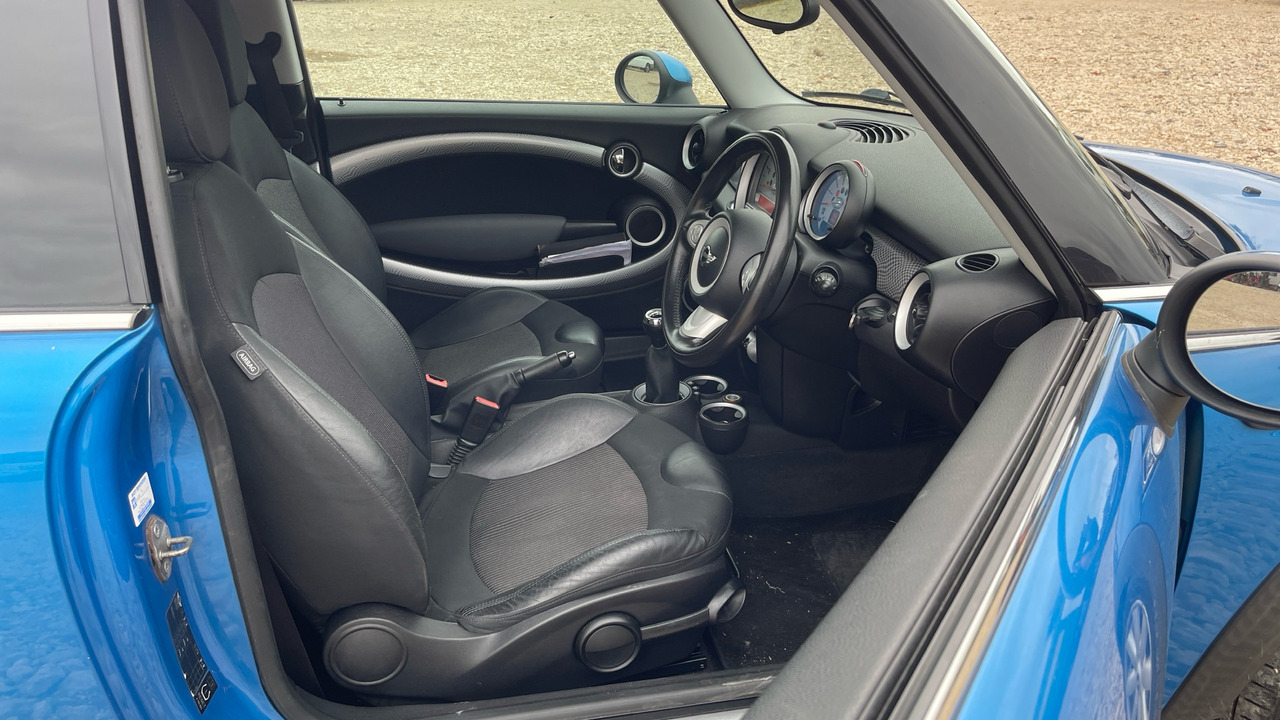 MINI COOPER S 1.6 - Voiture à hayon: photos 5 MINI COOPER S 1.6 - Voiture à hayon: photos 5