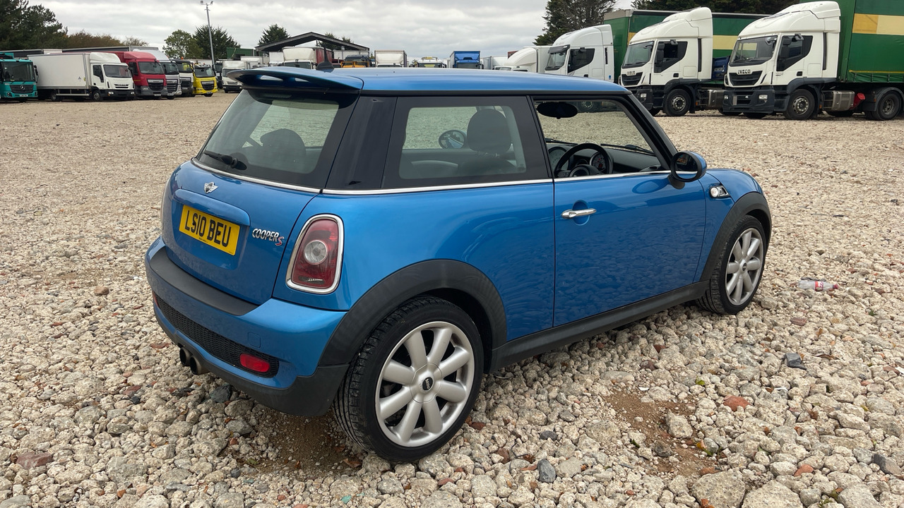 MINI COOPER S 1.6 - Voiture à hayon: photos 4 MINI COOPER S 1.6 - Voiture à hayon: photos 4