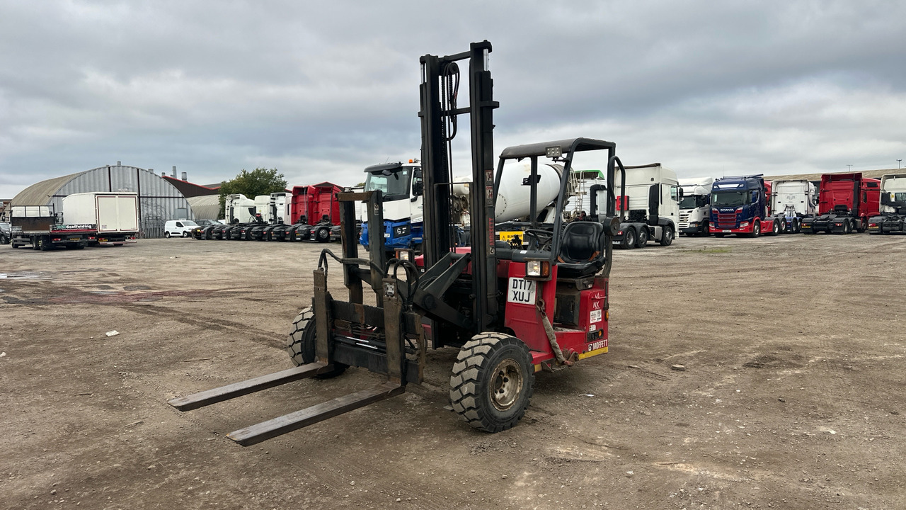 MOFFETT M4 20.3 - Chariot embarqué: photos 2 MOFFETT M4 20.3 - Chariot embarqué: photos 2