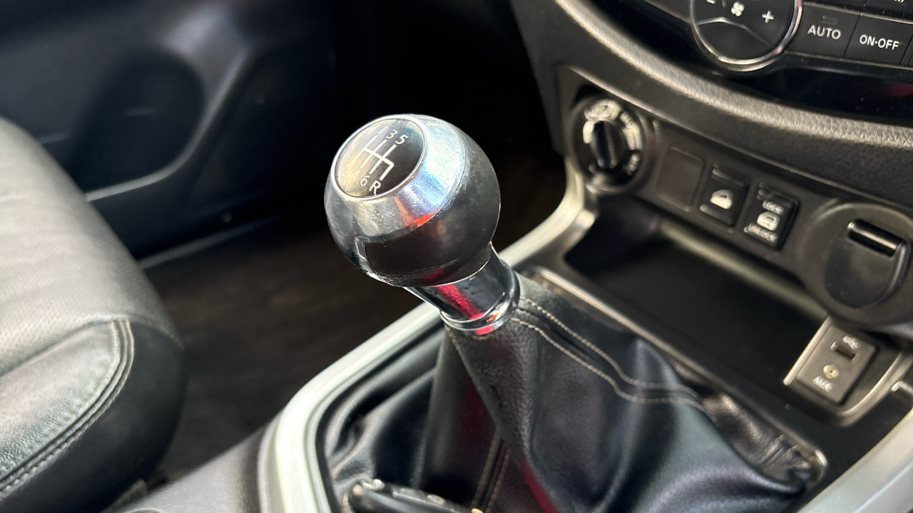 Pick-up Nissan Navara Tekna 2.3 DCI 190PS: photos 10