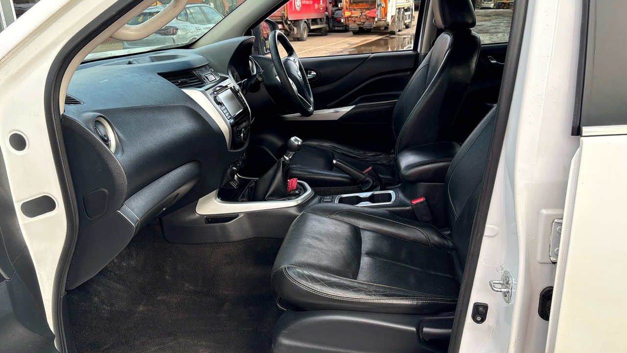 Pick-up Nissan Navara Tekna 2.3 DCI 190PS: photos 16