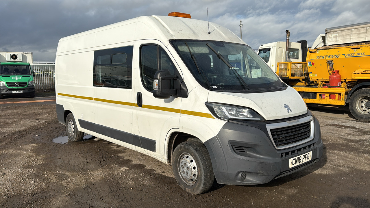 PEUGEOT BOXER 335 2.0 BlueHDi H2 30ps - Utilitaire double cabine: photos 1 PEUGEOT BOXER 335 2.0 BlueHDi H2 30ps - Utilitaire double cabine: photos 1
