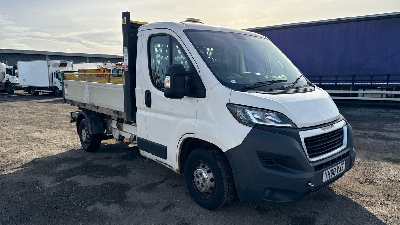 PEUGEOT BOXER 355 2.0 BlueHDi 130ps - Utilitaire benne: photos 2 PEUGEOT BOXER 355 2.0 BlueHDi 130ps - Utilitaire benne: photos 2