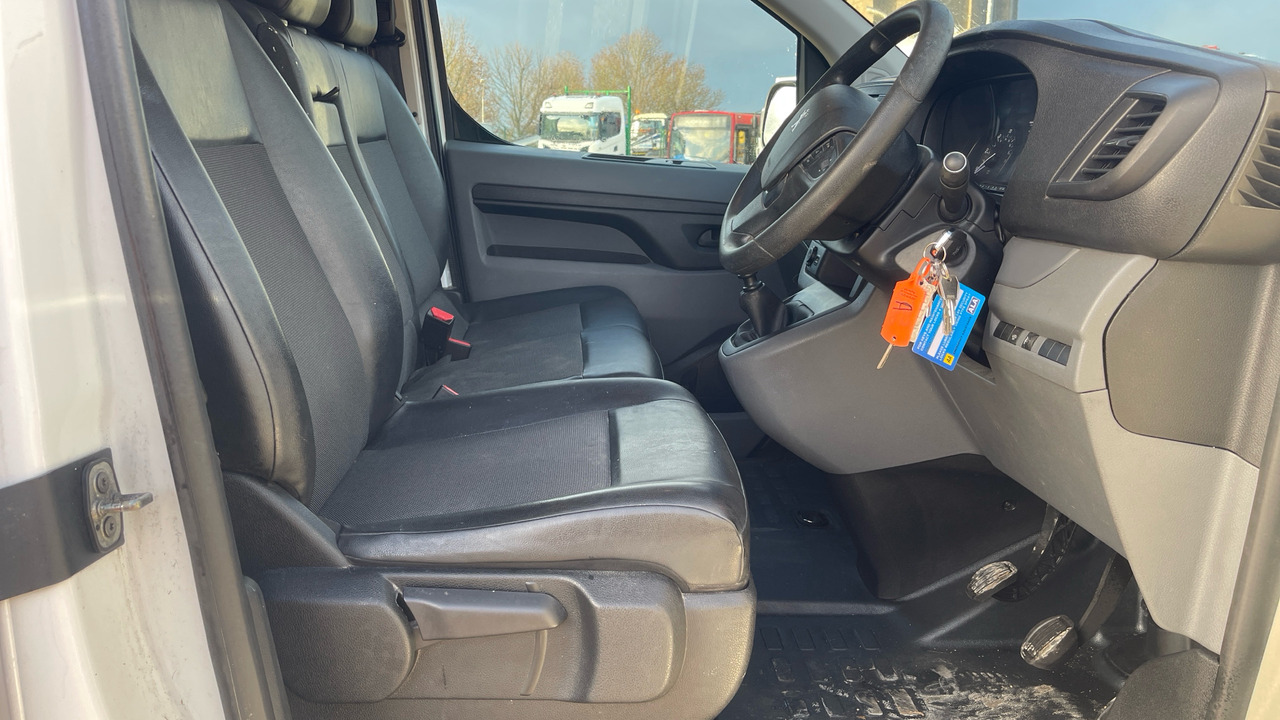 PEUGEOT EXPERT PROFESSIONAL 1.5 BLUEHDI - Fourgon utilitaire: photos 5 PEUGEOT EXPERT PROFESSIONAL 1.5 BLUEHDI - Fourgon utilitaire: photos 5