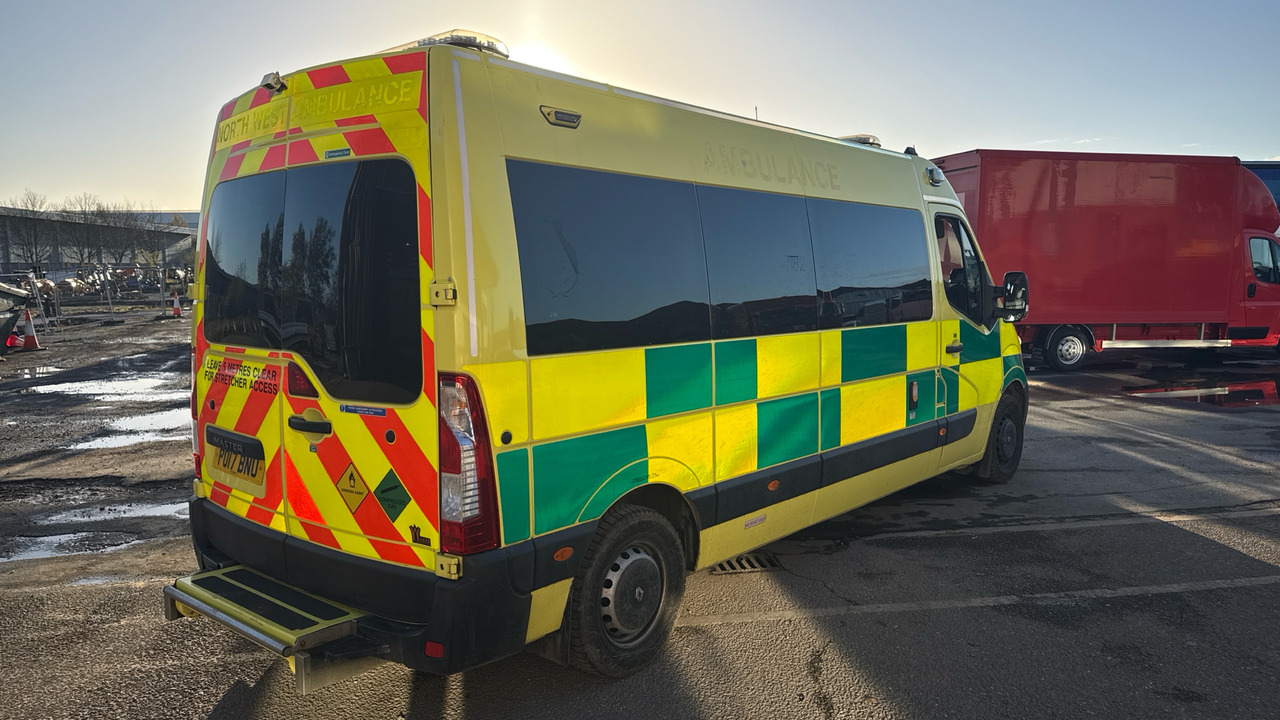 RENAULT MASTER 150.39 - Ambulance: photos 4 RENAULT MASTER 150.39 - Ambulance: photos 4