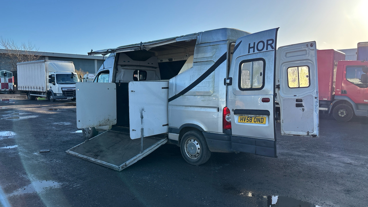 RENAULT MASTER LH35 DCi 120PS - Camion chevaux: photos 3 RENAULT MASTER LH35 DCi 120PS - Camion chevaux: photos 3