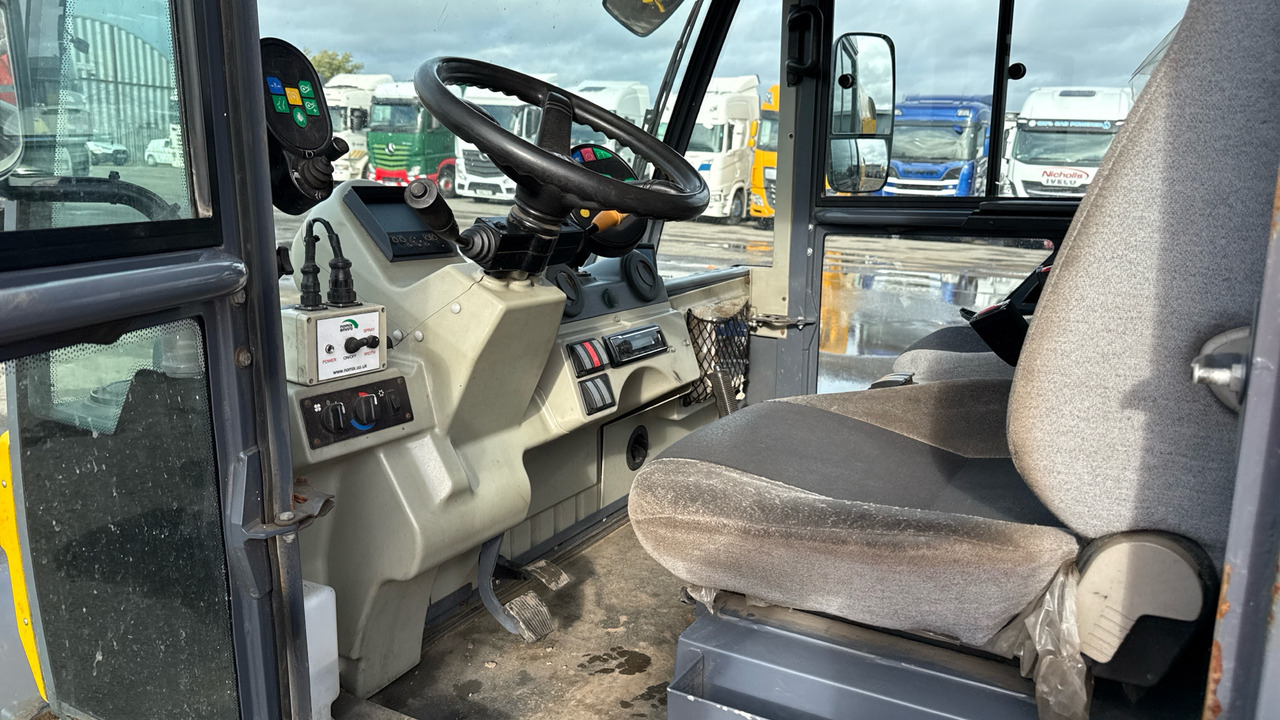 SCARAB MINOR M25H - Balayeuse de voirie: photos 5 SCARAB MINOR M25H - Balayeuse de voirie: photos 5