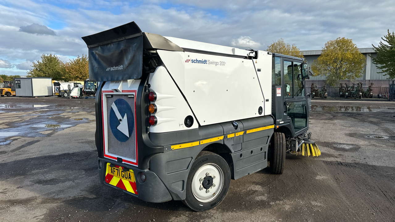 SCHMIDT SWINGO 200 - Balayeuse de voirie: photos 4 SCHMIDT SWINGO 200 - Balayeuse de voirie: photos 4