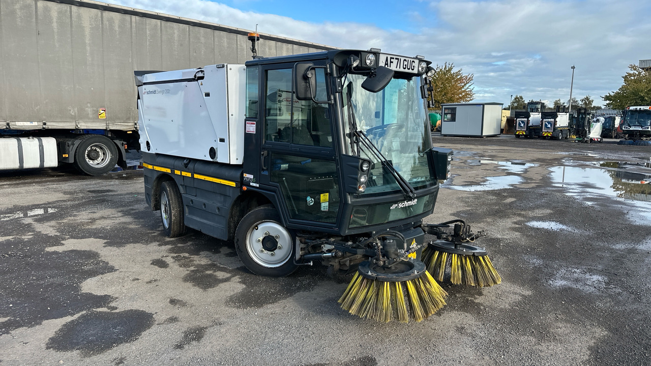 SCHMIDT SWINGO 200 - Balayeuse de voirie: photos 1 SCHMIDT SWINGO 200 - Balayeuse de voirie: photos 1