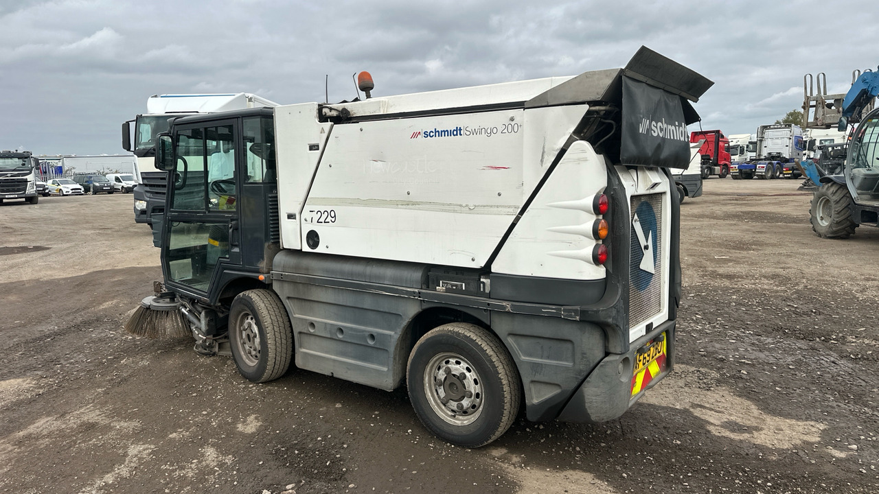 SCHMIDT SWINGO 200 - Balayeuse de voirie: photos 3 SCHMIDT SWINGO 200 - Balayeuse de voirie: photos 3