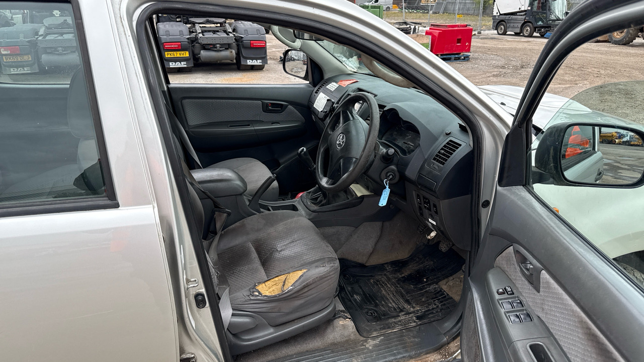 Toyota Hilux D-4D 2.5 144PS - Pick-up, Utilitaire double cabine: photos 5 Toyota Hilux D-4D 2.5 144PS - Pick-up, Utilitaire double cabine: photos 5