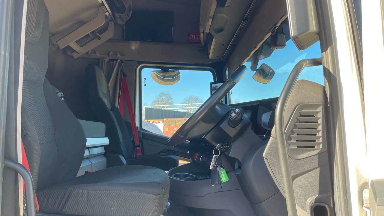 DAF XF 530 - Tracteur routier: photos 5 DAF XF 530 - Tracteur routier: photos 5